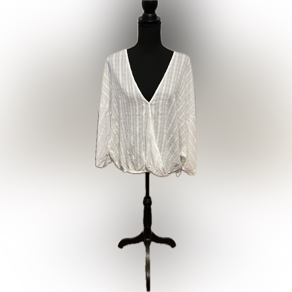 Dash Studio Beautiful white top with detailed material Large NWT